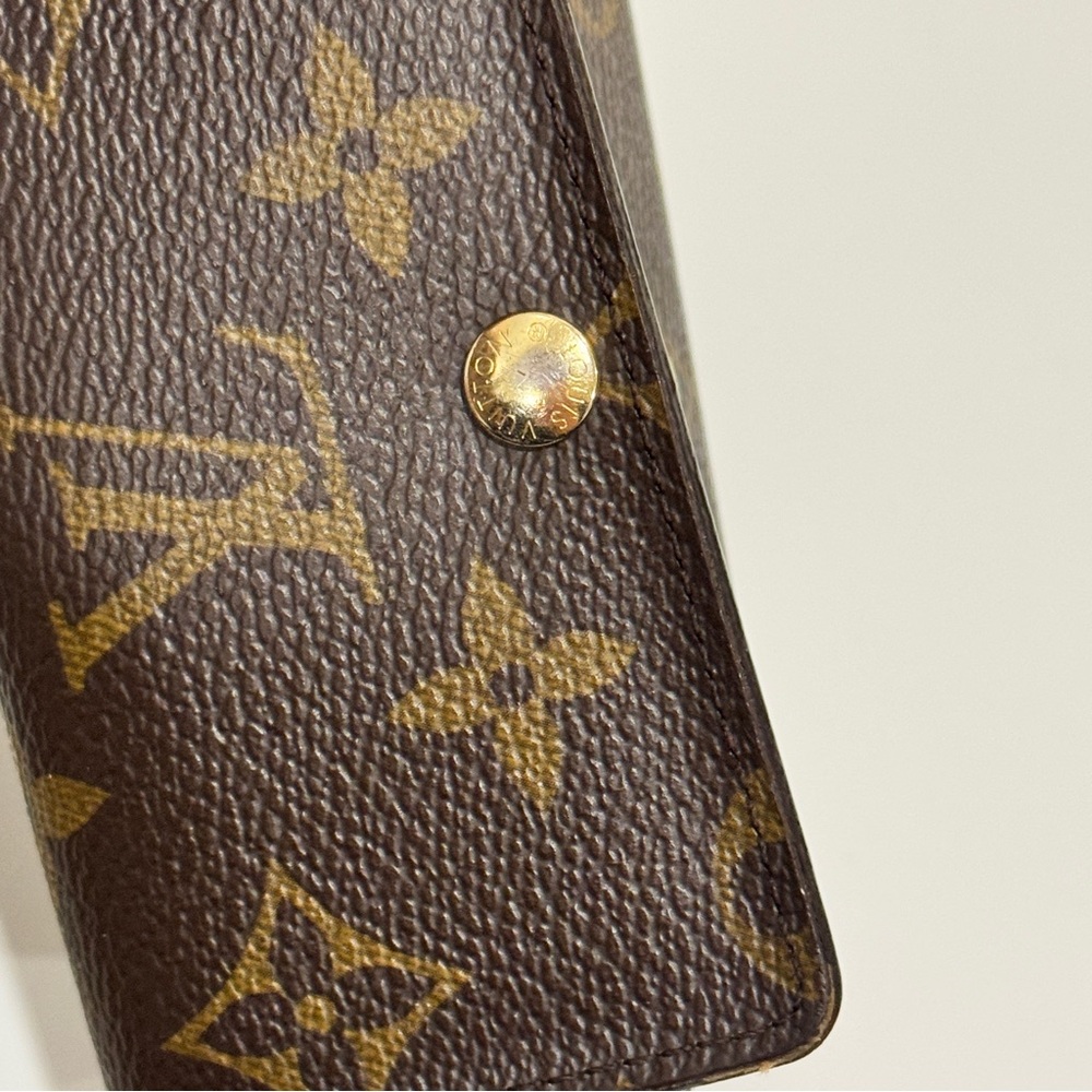 Louis Vuitton Monogram 6 Key Holder M62630 - Picture 8 of 15